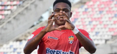 Victoria de Barranquilla sobre Bogotá - VizzorImage / Jairo Cassiani