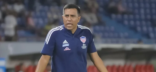 César Farías criticó la decisión del árbitro en el juego entre Junior y La Equidad / VizzorImage / Jesus Rico