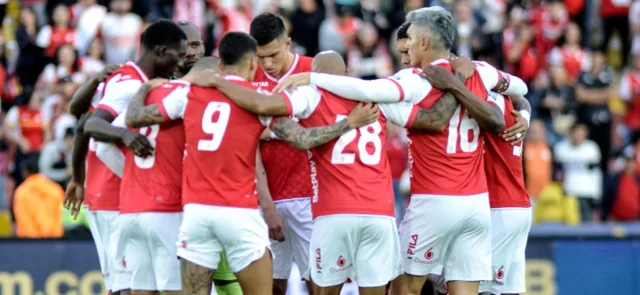 Independiente Santa Fe prepara un homenaje a un ídolo en el clásico ante Millonarios / VizzorImage / Luis Ramirez