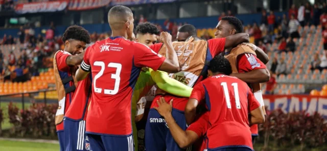 Jugadores de Independiente Medellín celebrando un gol / VizzorImage / Donaldo Zuluaga