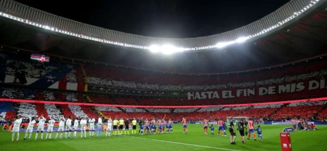 Atlético Madrid le pareció injusta la medida tomada por los actos de violencia en el derbi / AFP
