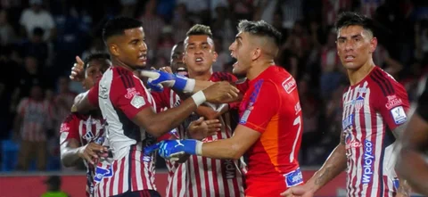 Santiago Mele atajó penalti ante América. / VizzorImage.