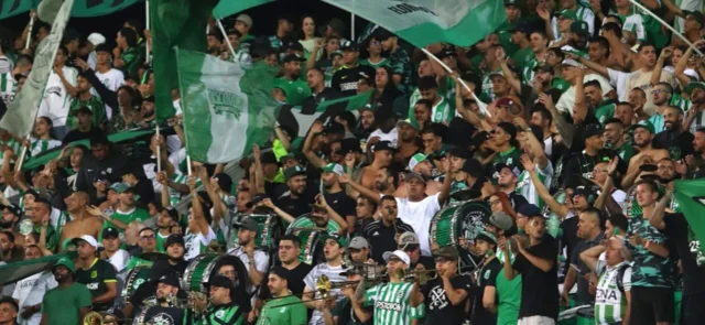 Atlético Nacional recibió un gran gesto por parte de sus aficionados / VizzorImage / Daniel Gallo