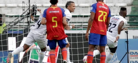 Once Caldas abrió el marcador desde el punto penal.