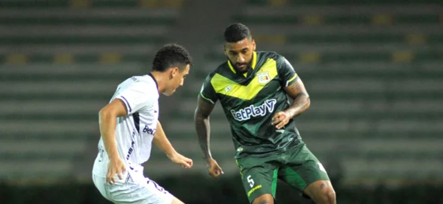 Deportes Quindío y Atlético Huila tuvieron que aplazar su partido / VizzorImage / Ricardo Vejarano