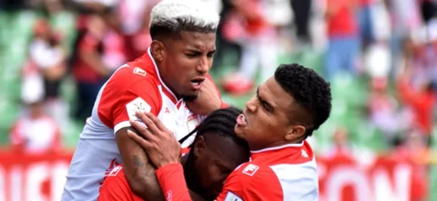 Santa Fe se llevó los tres puntos ante Patriotas / VizzorImage / Edward Leguizamon