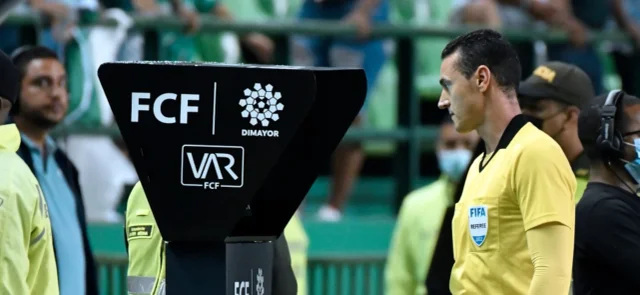 El VAR se usará en las fases finales de la Copa BetPlay. / VizzorImage.
