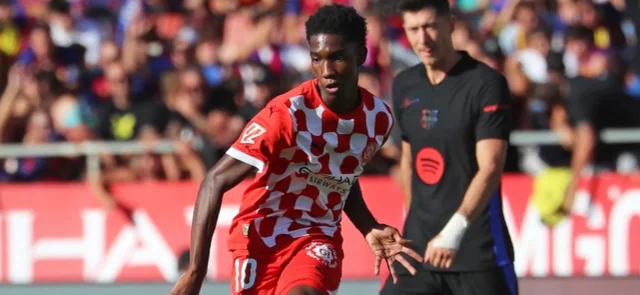 Yaser Asprilla encendió las alarmas de Girona por su lesión / AFP