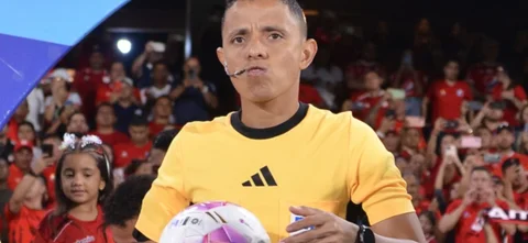 Bismark Santiago, árbitro del América vs. Millonarios - VizzorImage