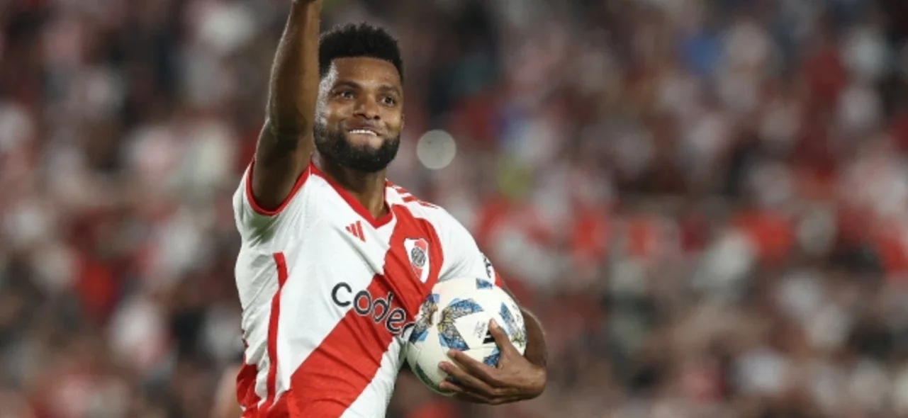 Miguel Ángel Borja marcó de penal ante Vélez / AFP