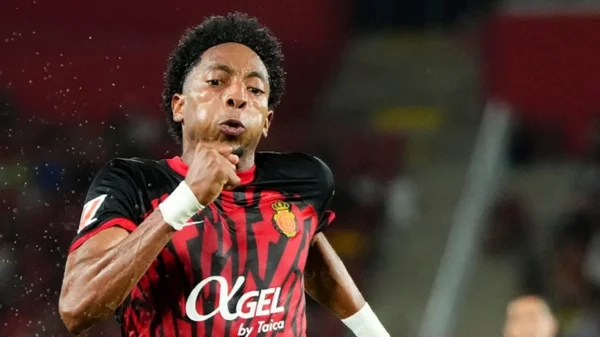 Johan Mojica se enfrentó a un árbitro en España: habría sanción Johan Mojica se enfrentó a un árbitro en España: habría sanción