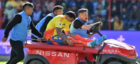 Roger Martínez salió a los 24 minutos frente a Bolivia / AFP