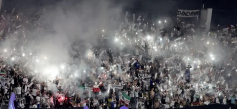 Los hinchas de Once Caldas pusieron la fiesta en el estadio Palogrande. / VizzorImage.