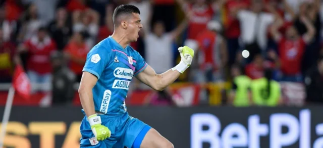 Jorge Soto anotó el último penal de América de Cali / VizzorImage / Gabriel Aponte