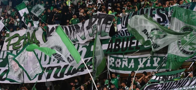 Atlético Nacional tuvo un espectador inesperado contra Independiente Santa Fe / VizzorImage / Luis Benavides