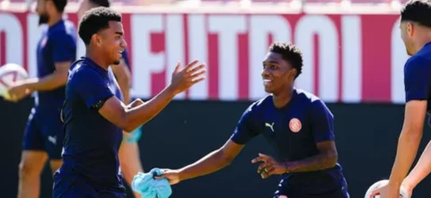 Jhon Solís y Yaser Asprilla en un entrenamiento con Girona / AFP