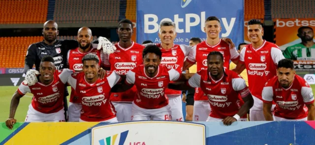 Independiente Santa Fe informó la situación de dos figuras / VizzorImage / Donaldo Zuluaga