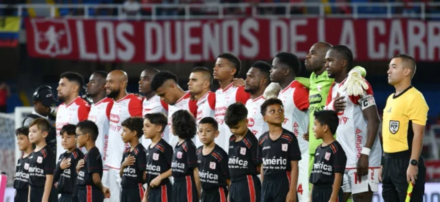 Santa Fe sigue en lo más alto en la tabla de posiciones. / VizzorImage.