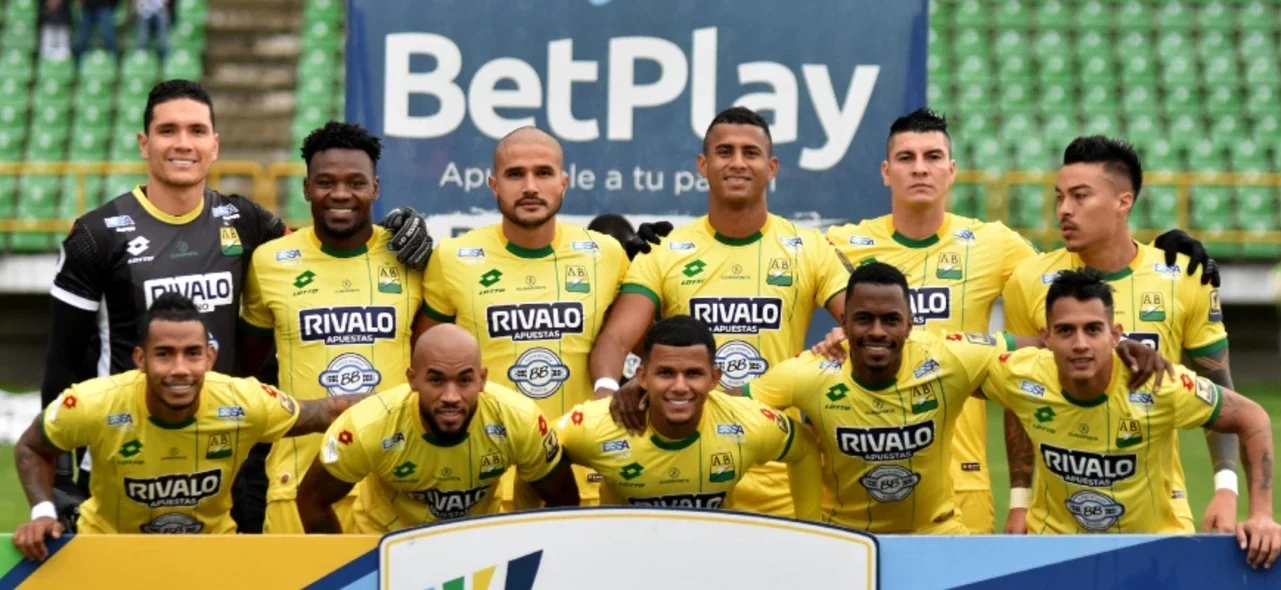 Atlético Bucaramanga se prepara para la Copa Libertadores 2025 / VizzorImage / Edward Leguizamon