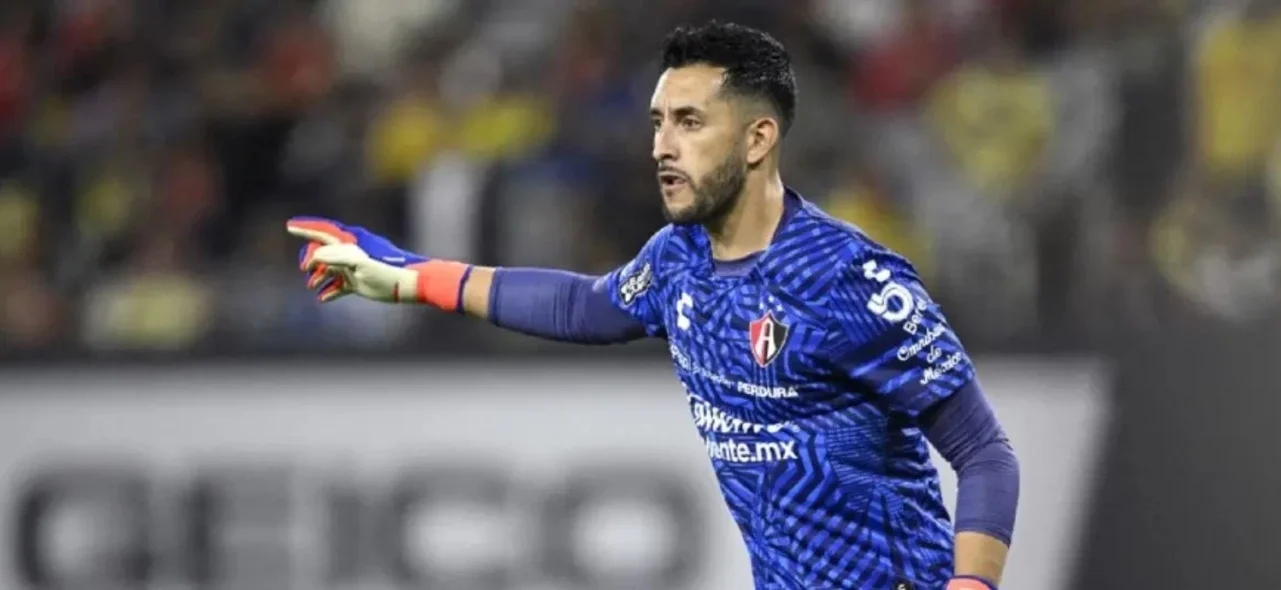 Camilo Vargas ha logrado ser dos veces campeón con el cuadro mexicano / AFP