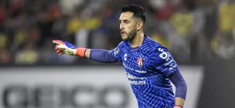 Camilo Vargas ha logrado ser dos veces campeón con el cuadro mexicano / AFP