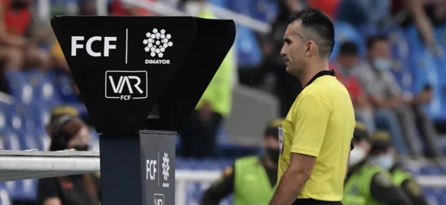 Carlos Betancur - Árbitro colombiano FIFA - VizzorImage