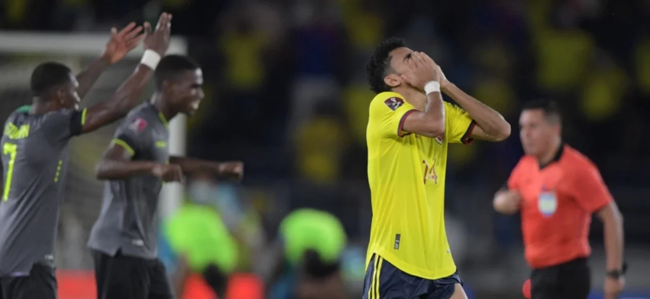 En sus últimos tres partidos vs. Ecuador y Uruguay, Colombia no sumó victorias - AFP Colombia no pudo vencer a Ecuador en el camino al Mundial de 2022 - AFP
