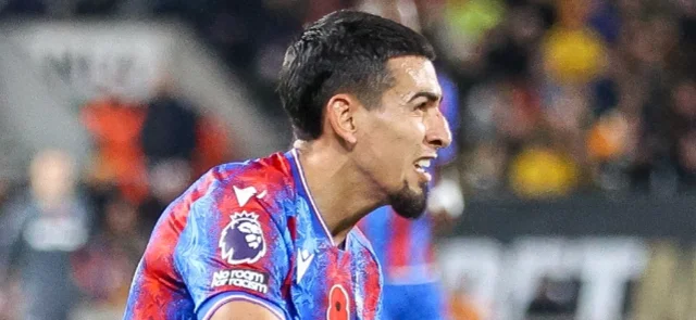 Daniel Muñoz, defensor colombiano de Crystal Palace - AFP