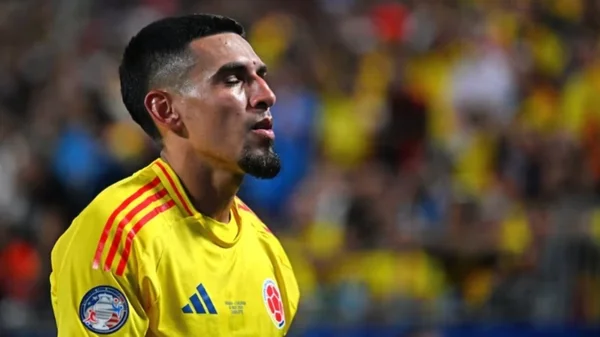 Daniel Muñoz podría recibir una demanda por inconvenientes en su traspaso