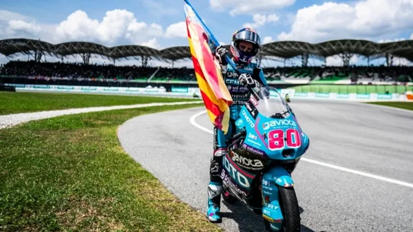 David Alonso dedicó su victoria en Moto3 a los afectados por la DANA
