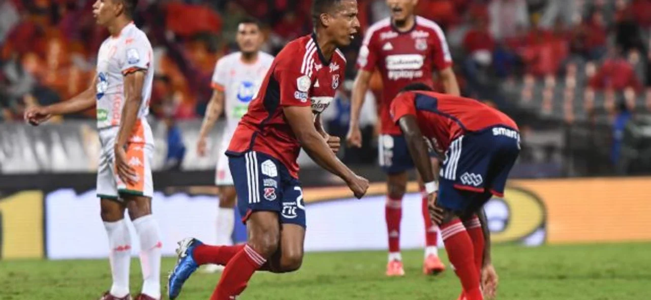 Medellín ganó, pero no le alcanzó | VizzorImage