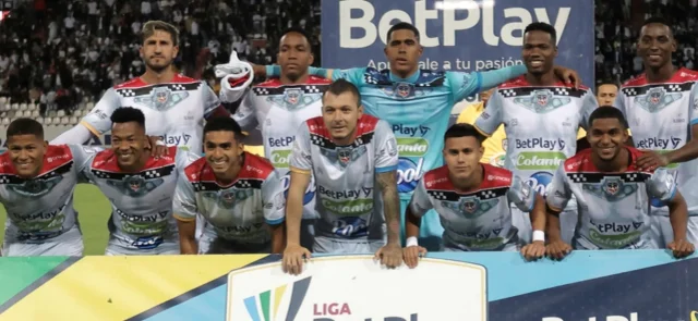 Jugadores de Fortaleza antes del partido ante Once Caldas / VizzorImage / Jonh Jairo Bonilla