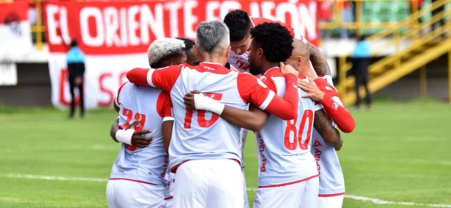 Santa Fe debutará ante Nacional en la fecha 1 de los cuadrangulares / VizzorImage / Edward Leguizamon