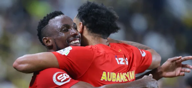 julian quiñones y aubameyang al nassr vs al qadisiya afp