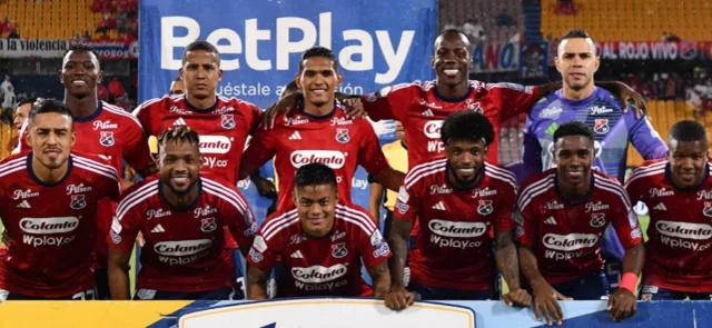 Titular de Medellín por la fecha 19 - VizzorImage