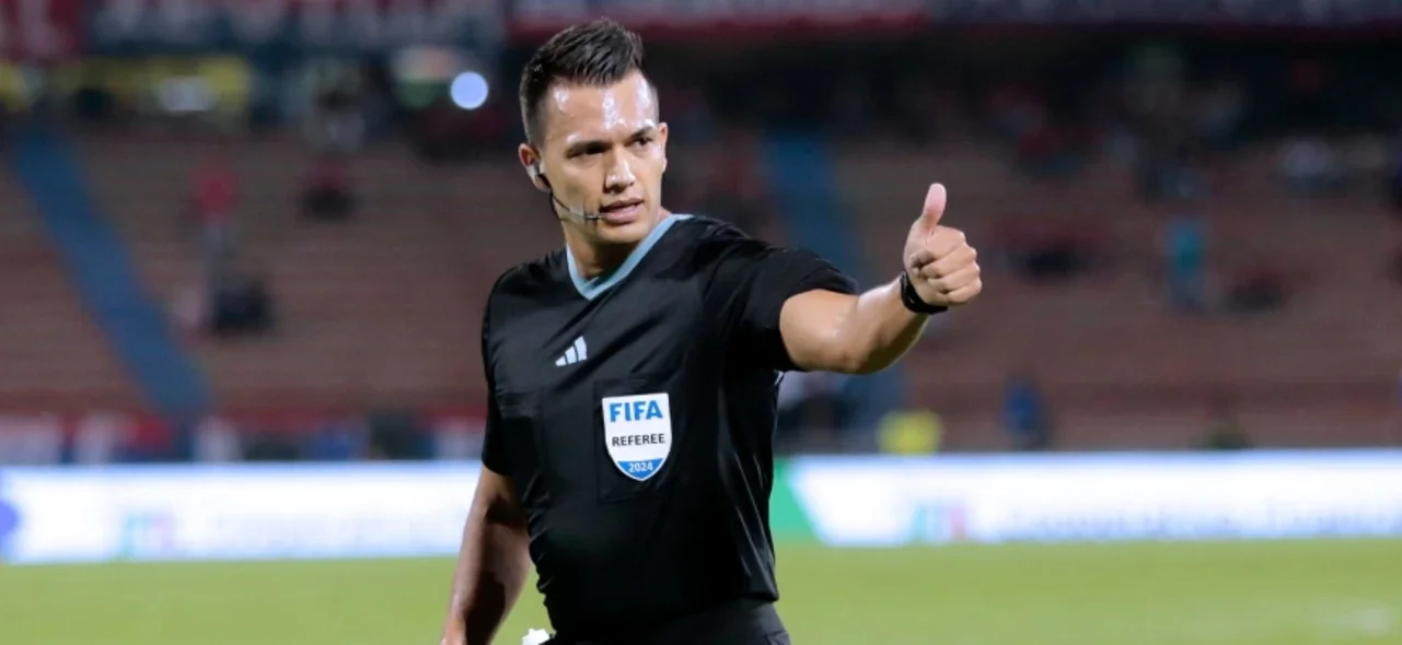 Nicolás Gallo, árbitro colombiano - VizzorImage