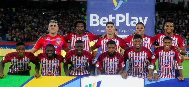 Formación de Junior de Barranquilla / VizzorImage / Jesus Rico