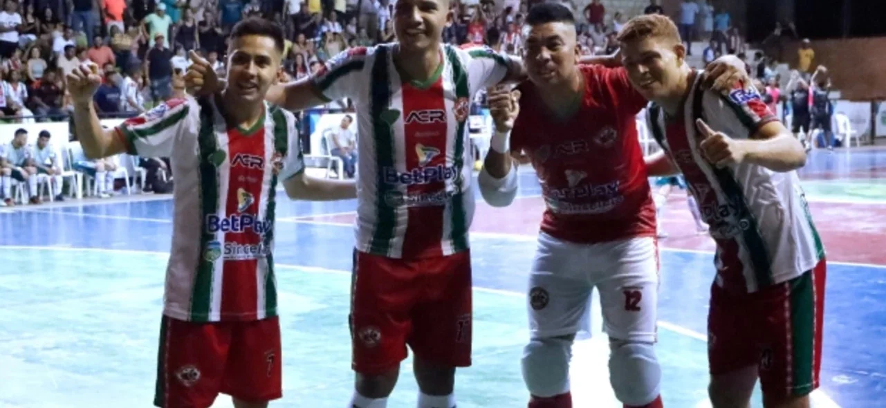 Sabaneros da el primer golpe de la serie ante Ultrahuilca / VizzorImage / Santiago Perez Sabaneros da el primer golpe de la serie ante Ultrahuilca / VizzorImage / Santiago Perez