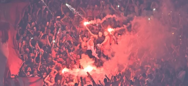 Hinchas de América generaron disturbios en la final de la Copa BetPlay. / VizzorImage.