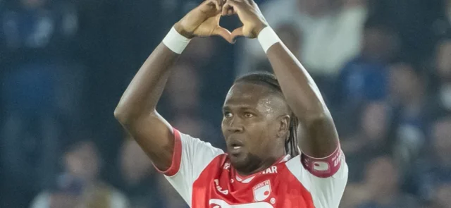 Hugo Rodallega se refirió a su futuro en Santa Fe. / VizzorImage.