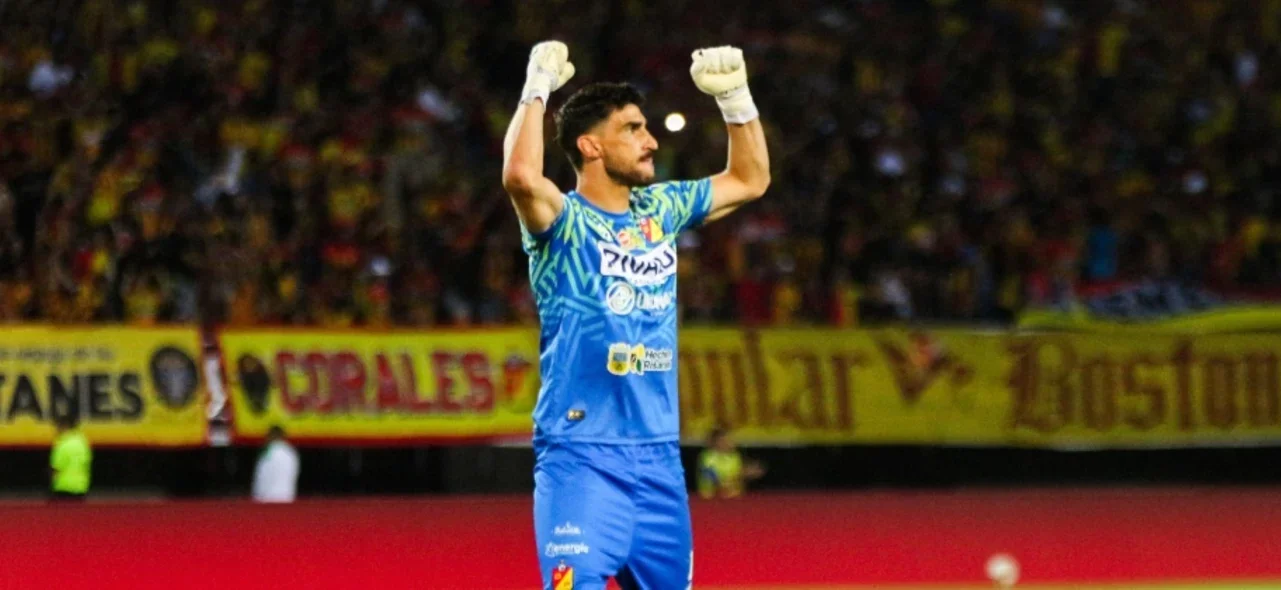 Salvador Ichazo renovó su contrato con Deportivo Pereira. / VizzorImage.