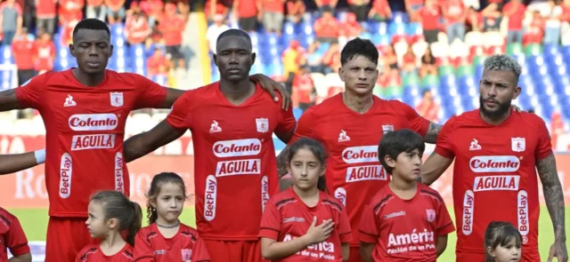 El defensor de América siente que pueden ser campeones. / VizzorImage.