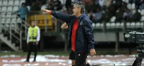 El entrenador de América explicó la eliminación de la Liga BetPlay. / VizzorImage.