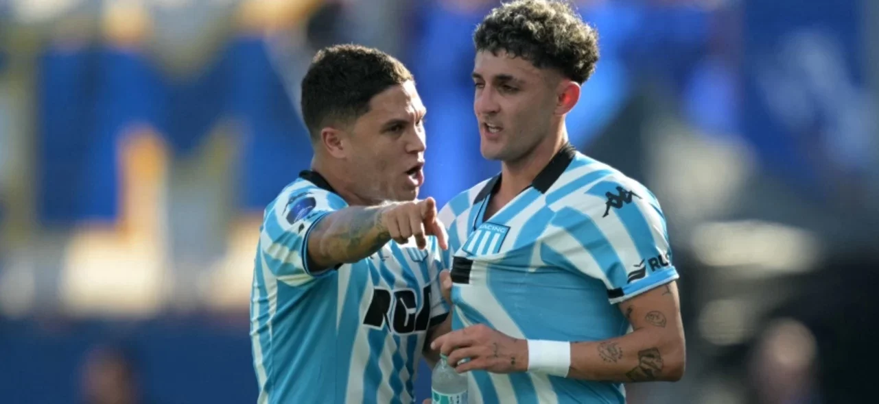 Juan Fernando Quintero se molestó en el juego contra River / AFP