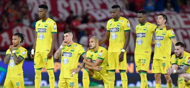 Jugadores de Bucaramanga en la semifinal de Copa BetPlay 2024 / VizzorImage / Gabriel Aponte