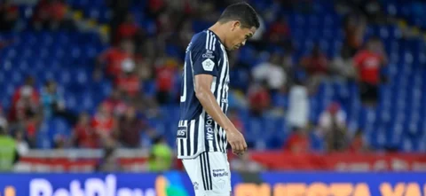 Carlos Bacca le hizo un polémico gesto a los hinchas de América - VizzorImage