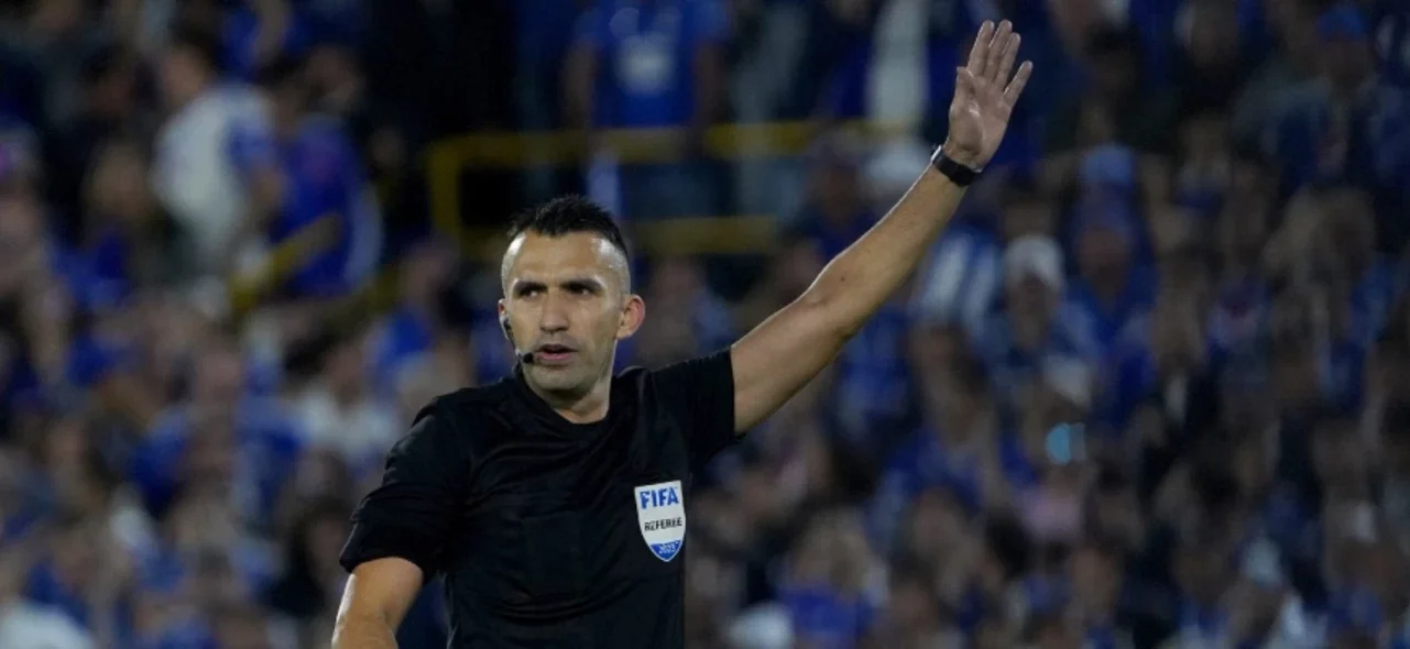 Carlos Betancur, árbitro colombiano - VizzorImage