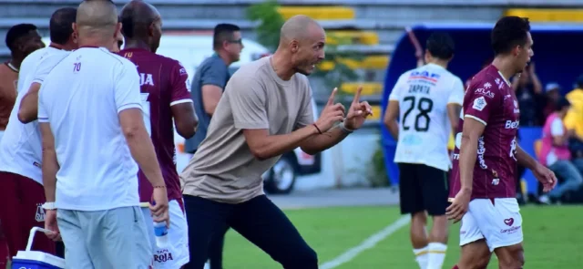 David González, técnico de Deportes Tolima - VizzorImage
