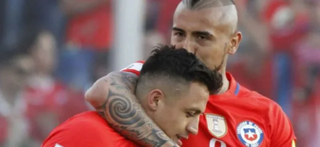 Alexis y Vidal encabezan la nómina de Chile para medirse con Colombia