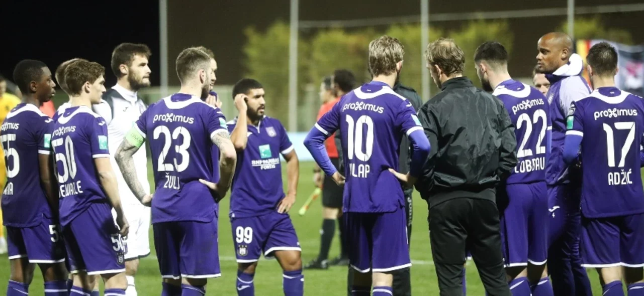 Anderlecht genera polémica tras regresar a entrenamientos colectivos